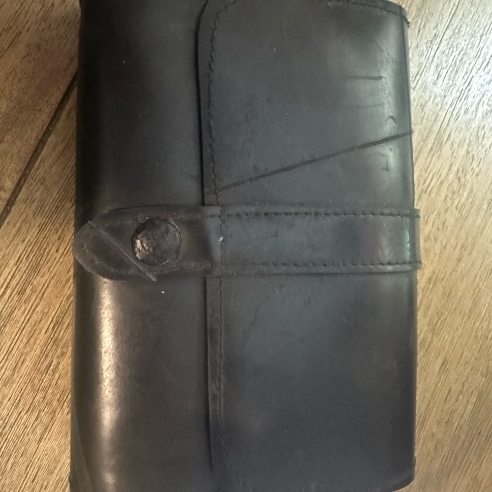 Neutra Atelier Chubby Recycled Rubber Barcelona Clutch Wallet - Picture 4 of 4